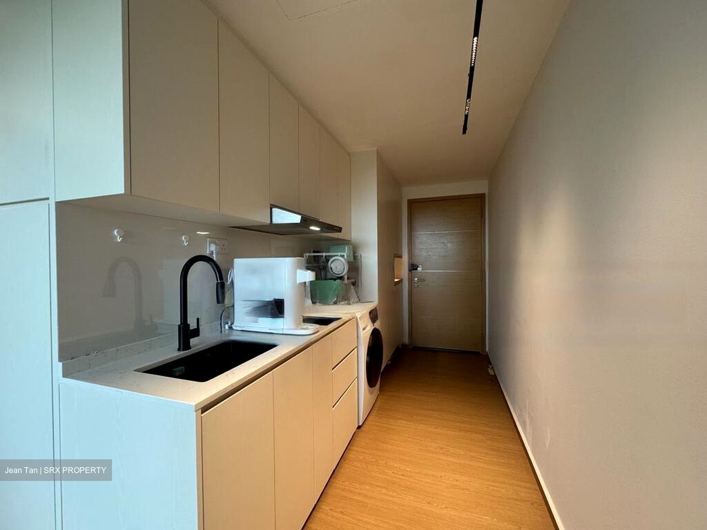 Vacanza @ East (D14), Condominium #454040051